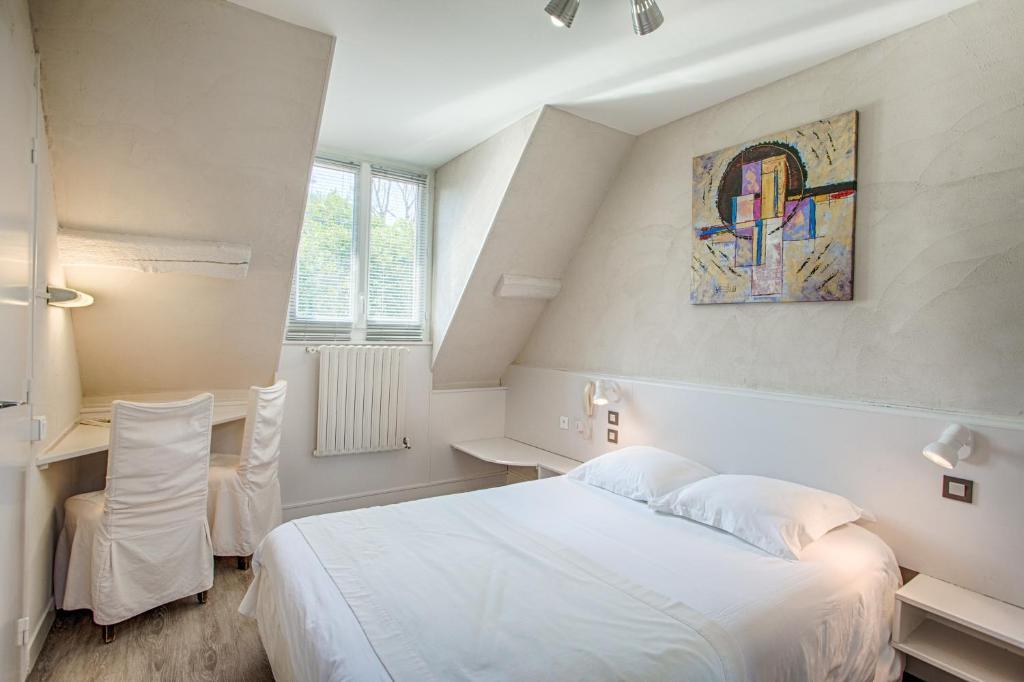 Logis Hotel Restaurant L'Ile De Sees Mace Ruang foto